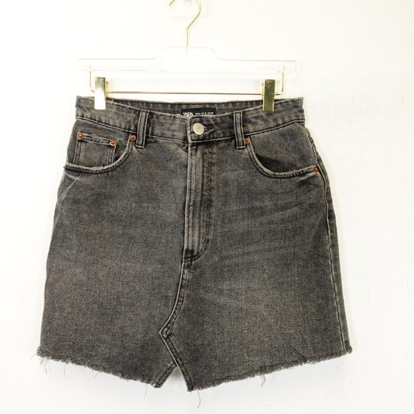 ZARA Black Washed Mini Denim Jean Skirt SMALL Raw Frayed Fringe Hem High Waisted - Picture 1 of 11